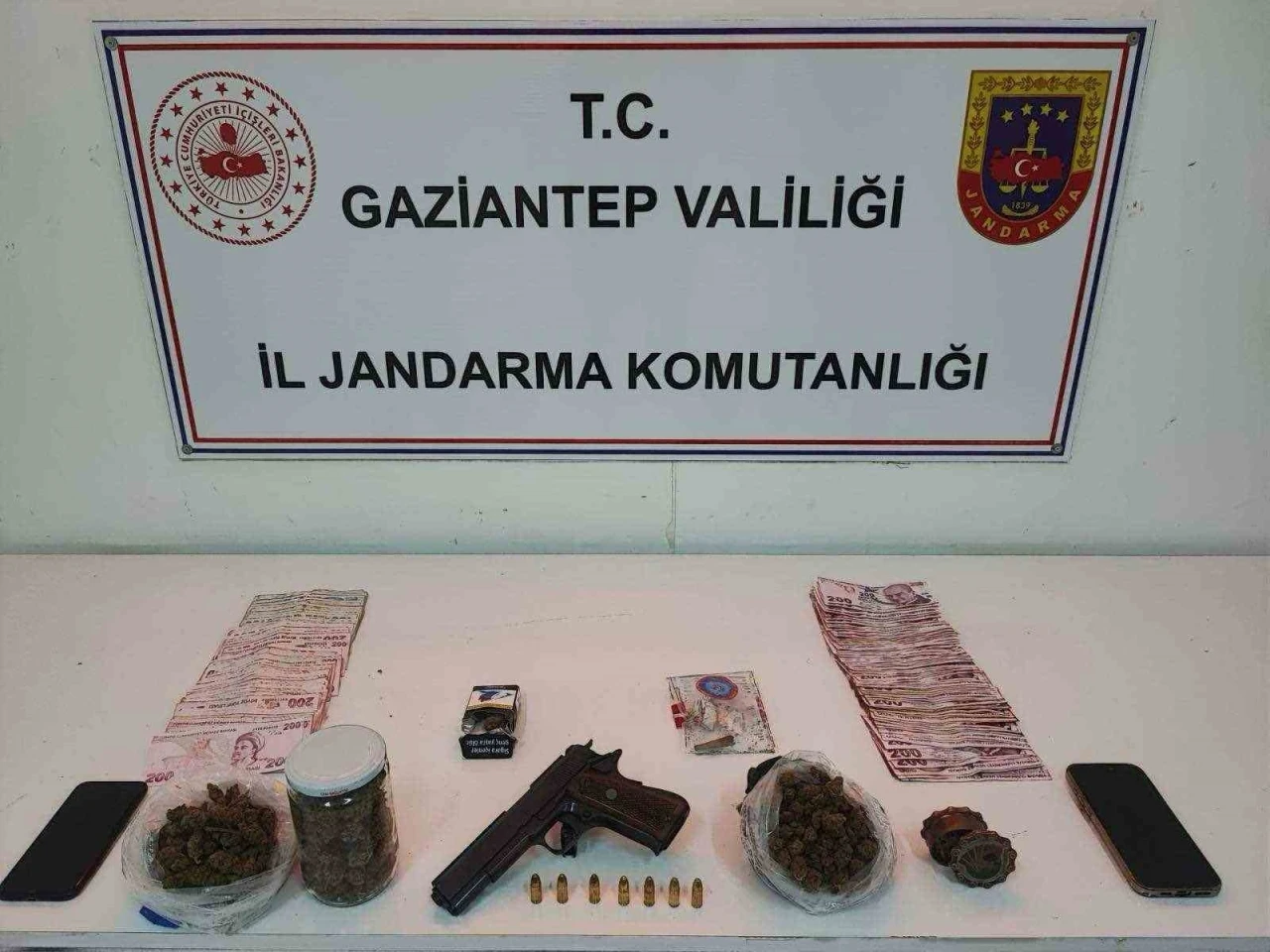 Kesinleşmiş 16 yıl cezayla aranan uyuşturucu taciri yakalandı
