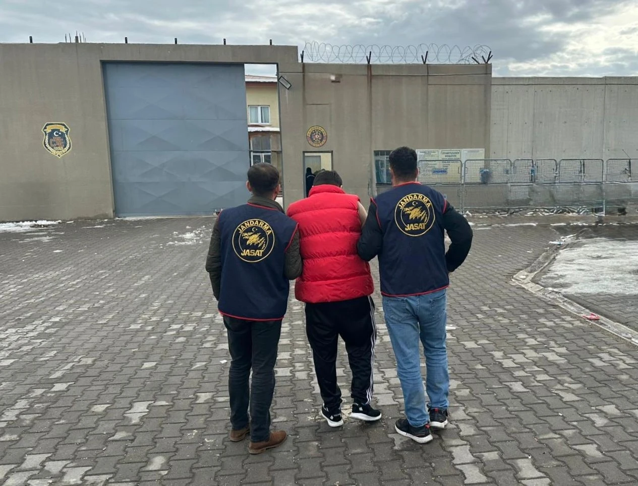 Kesinleşmiş 20 yıl cezayla aranan şahıs yakalandı
