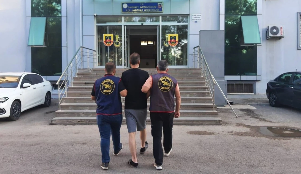 Kesinleşmiş 25 yıl cezayla aranan şahıs yakalandı
