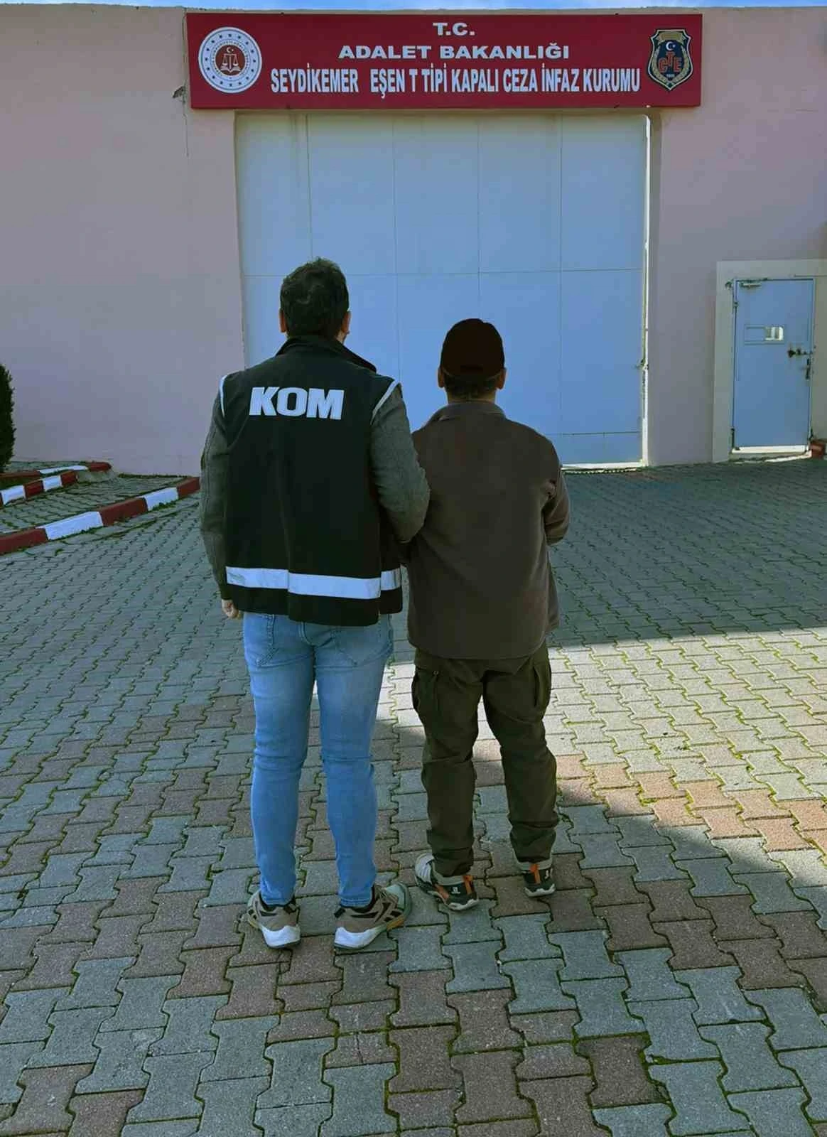 Kesinleşmiş hapis cezası bulunan FET&Ouml; &uuml;yesi Seydikemer&rsquo;de yakalandı
