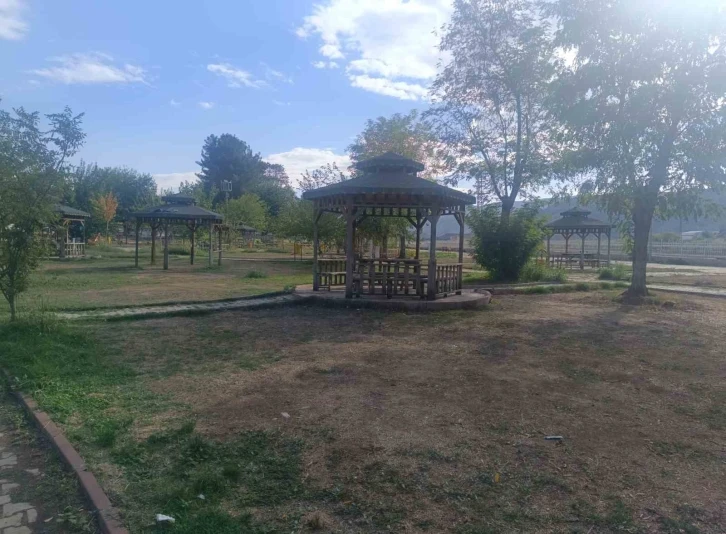 Kezer &Ccedil;ayı sonbaharda sessizliğe b&uuml;r&uuml;nd&uuml;
