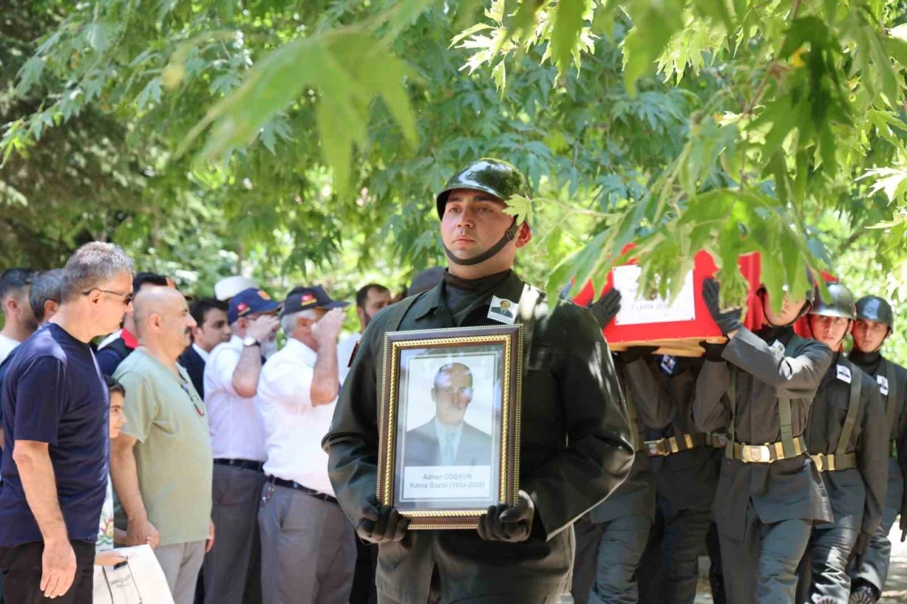 Kıbrıs Gazisi Adnan Coşkun son yolculuğuna uğurlandı
