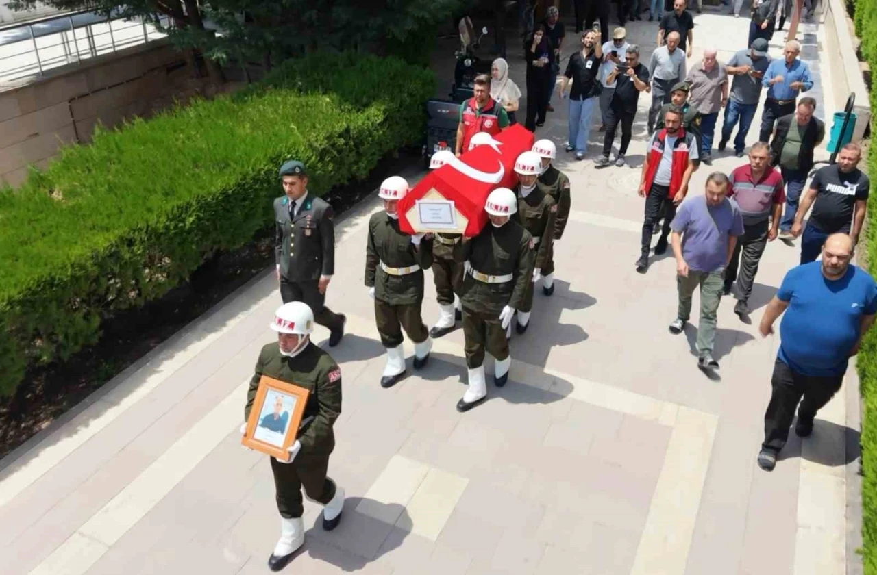 Kıbrıs Gazisi askeri t&ouml;renle son yolculuğuna uğurlandı
