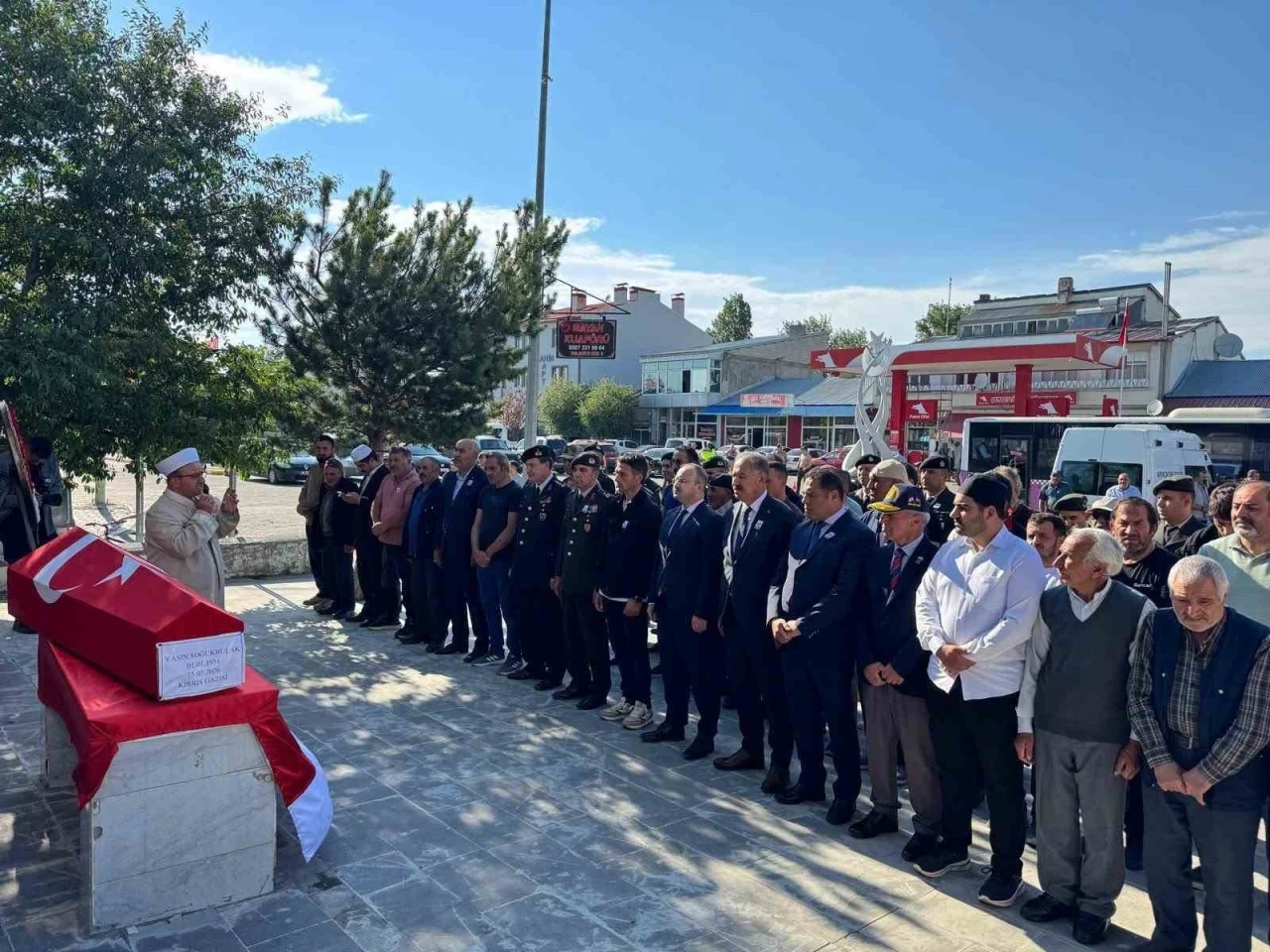 Kıbrıs Gazisi Yasin Soğukbulak Arpa&ccedil;ay&rsquo;da askeri t&ouml;renle son yolculuğuna uğurlandı
