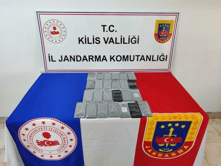 Kilis&rsquo;te 25 adet ka&ccedil;ak telefon yakalandı
