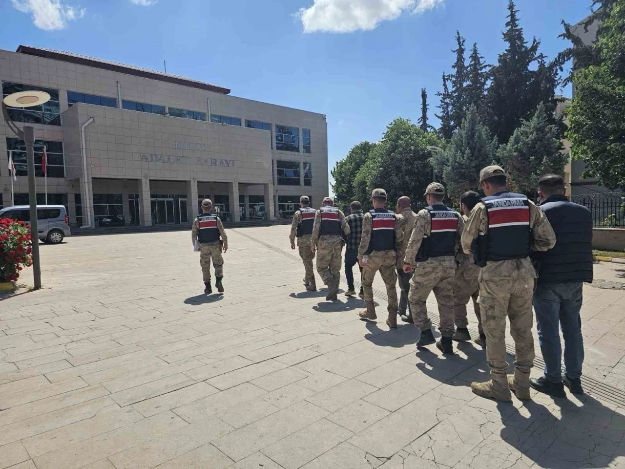 Kilis’te sit alanında kaçak kazı yapan 5 şüpheli suçüstü yakalandı
