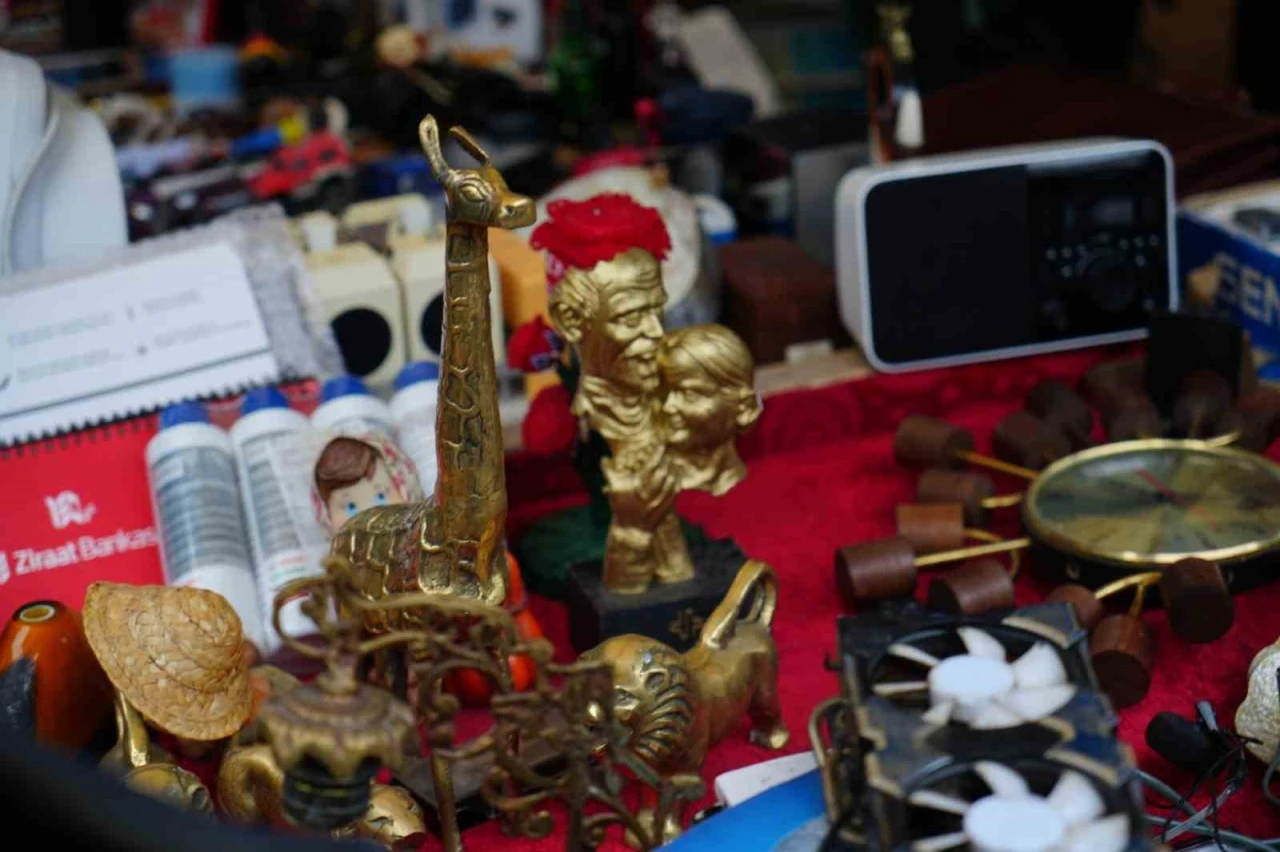 Kiminin &ccedil;&ouml;p&uuml;, kiminin hazinesi: "Ankara Bit Pazarı"
