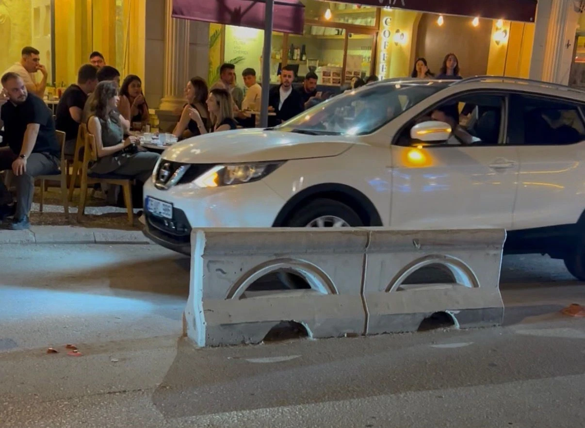 Kimisi egzozuyla kimisi de otomobiline taktırdığı kamyon kornasıyla sokakta rahatsızlığa neden oldu
