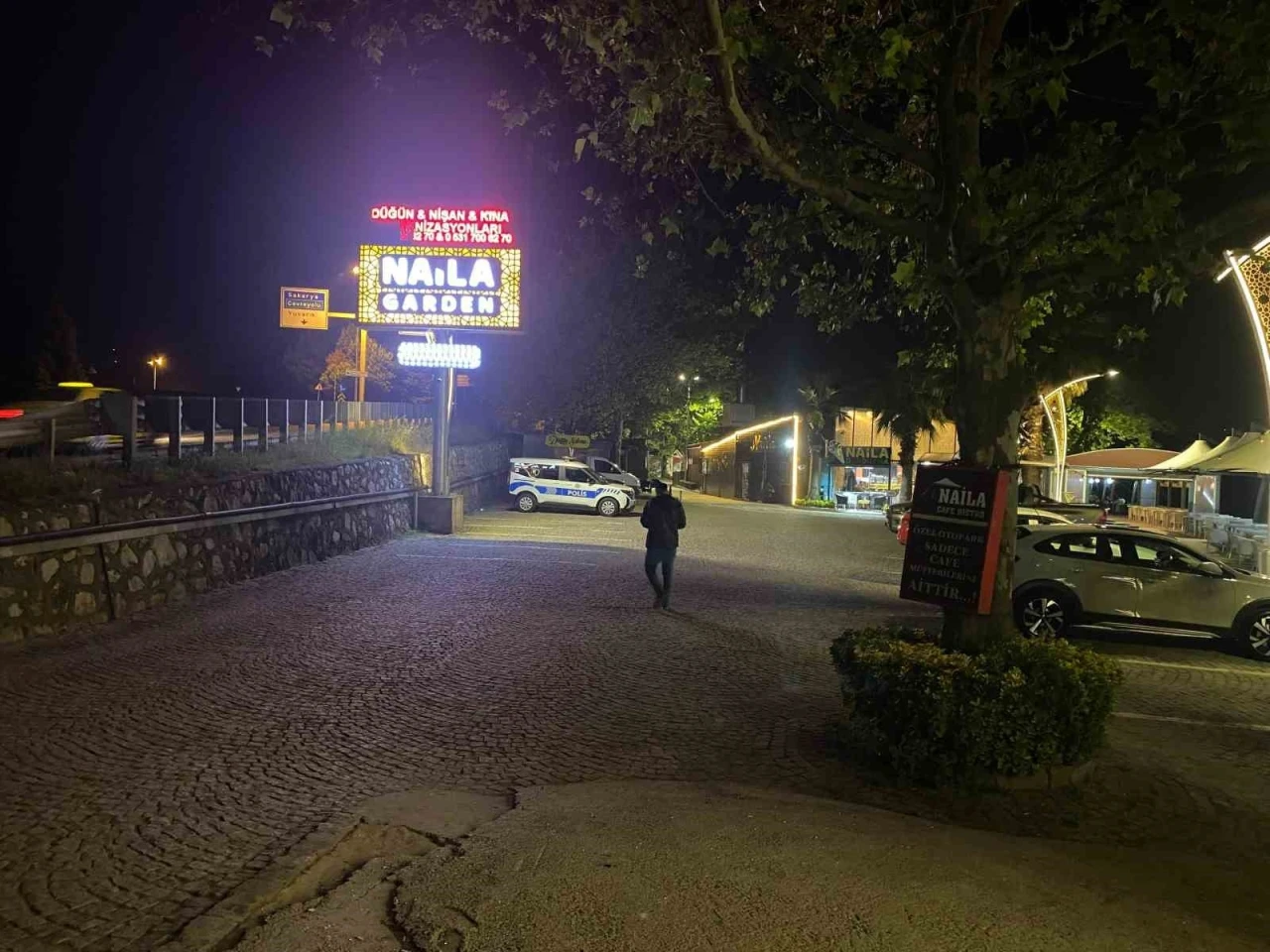 Kına gecesinde eğlenenlerin üzerine disko topu düştü: 3 yaralı
