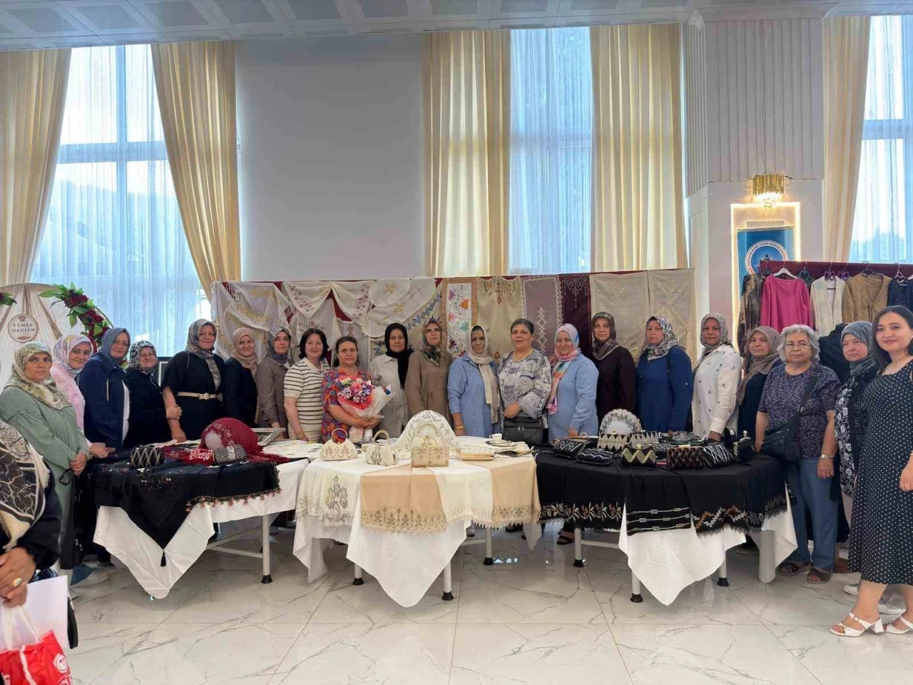 Kınık’ta Halk Eğitim kursiyerlerinden yıl sonu sergisi