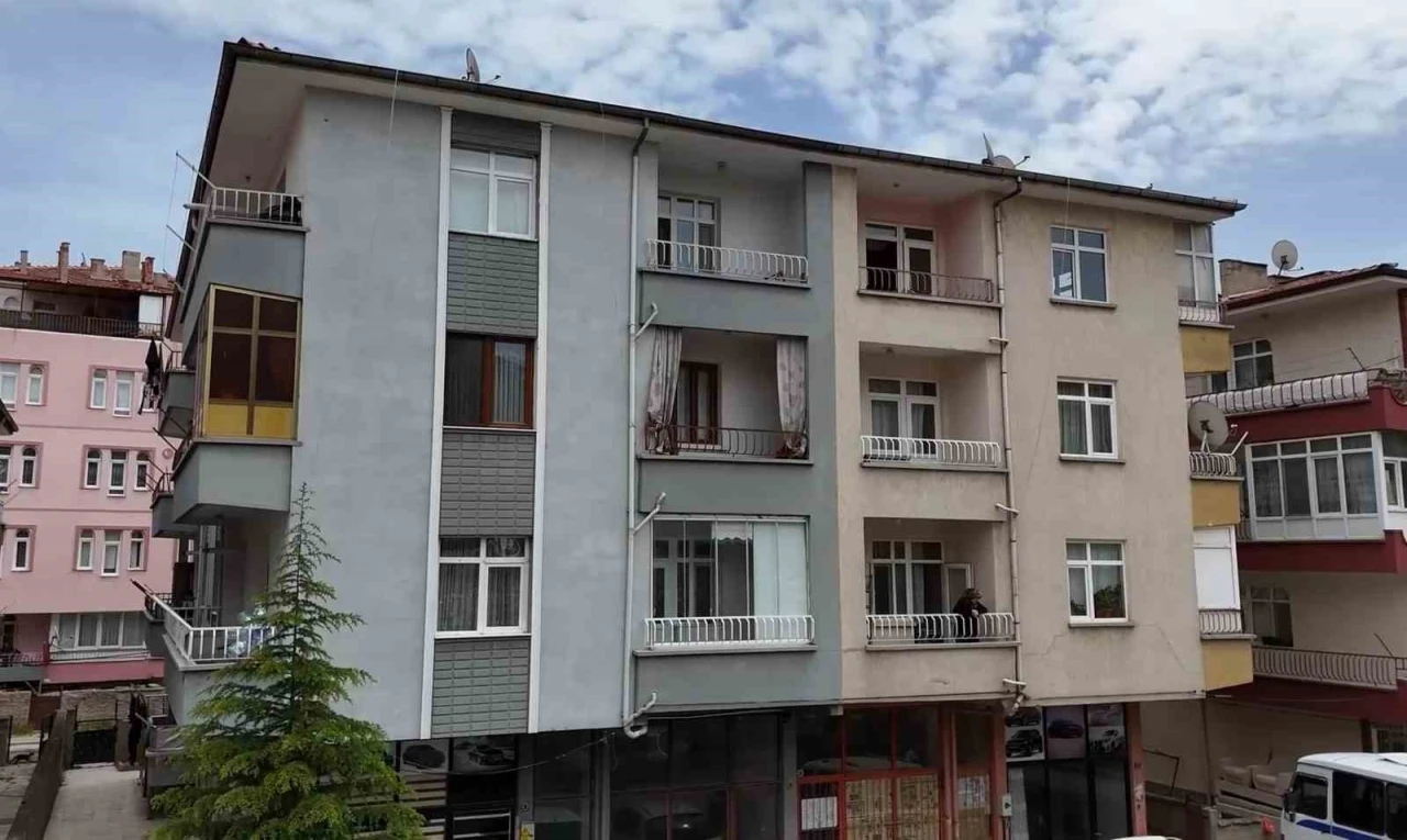 Kiracı ölünce 11 yıllık sır açığa çıktı: Dondurucudan çıkartılan ceset toprağa verildi
