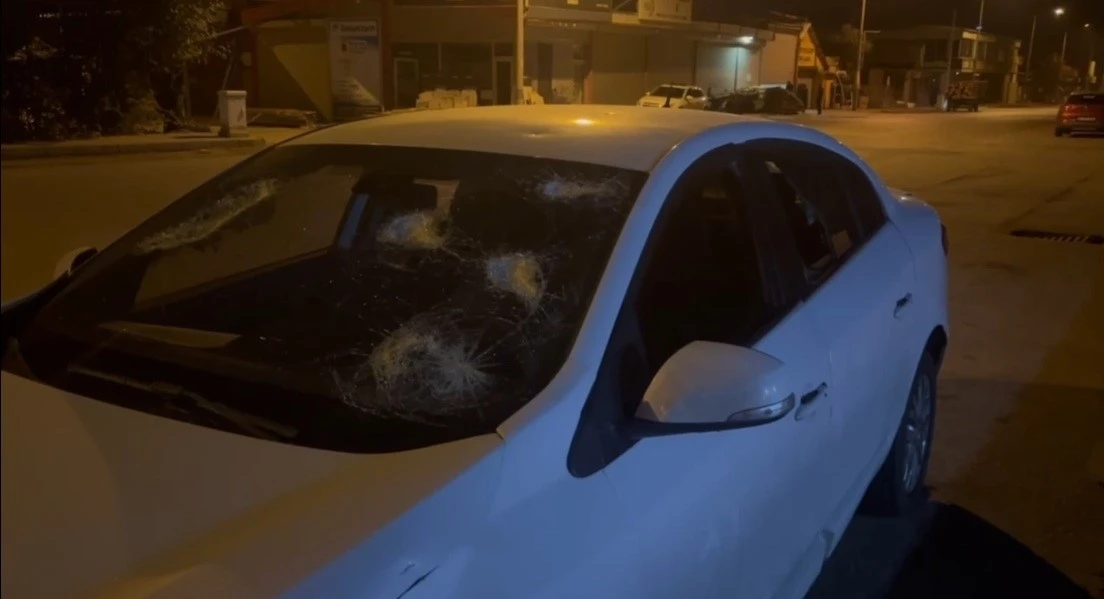 Kiraladığı otomobilin camlarını kırdı
