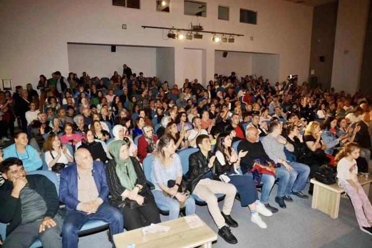 Kiraz Çiçeği Korosu’ndan muhteşem konser
