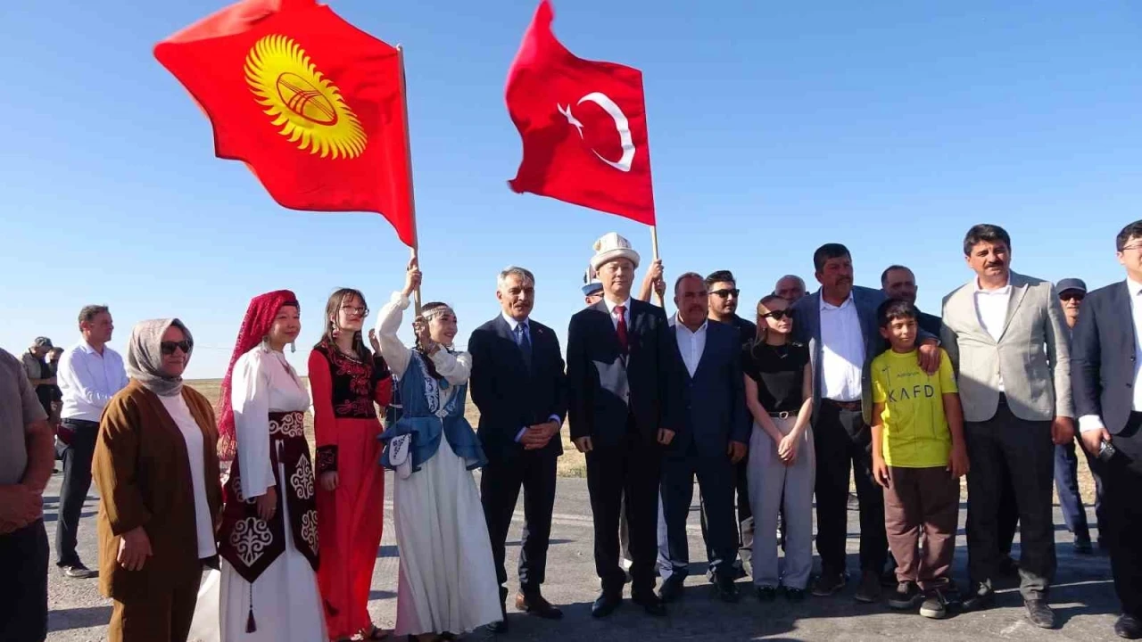 Kırgız şenliğinde Kırgız gelenekleri sergilendi
