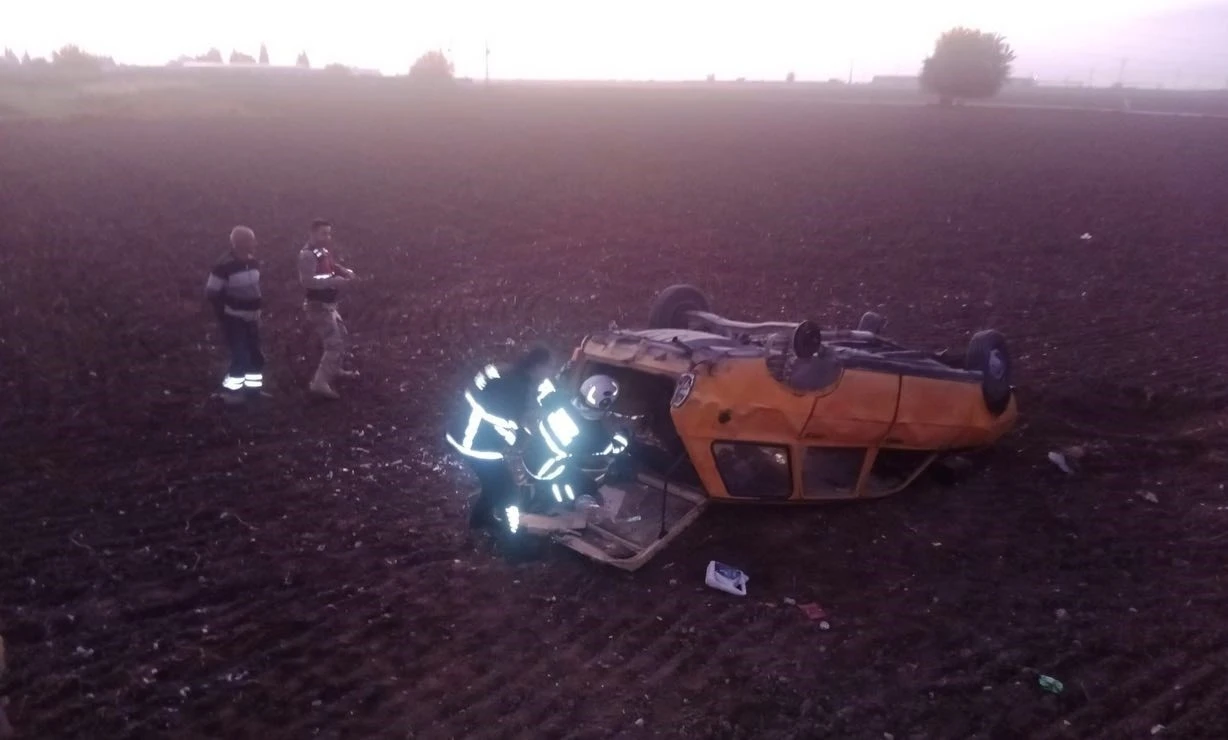 Kırıkhan’da otomobil tarlaya uçtu
