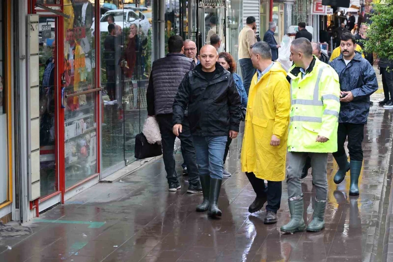 Kırıkkale Belediye Başkanı &Ouml;nal: "Su taşkınlarına karşı t&uuml;m imkanlarımızla sahadayız"
