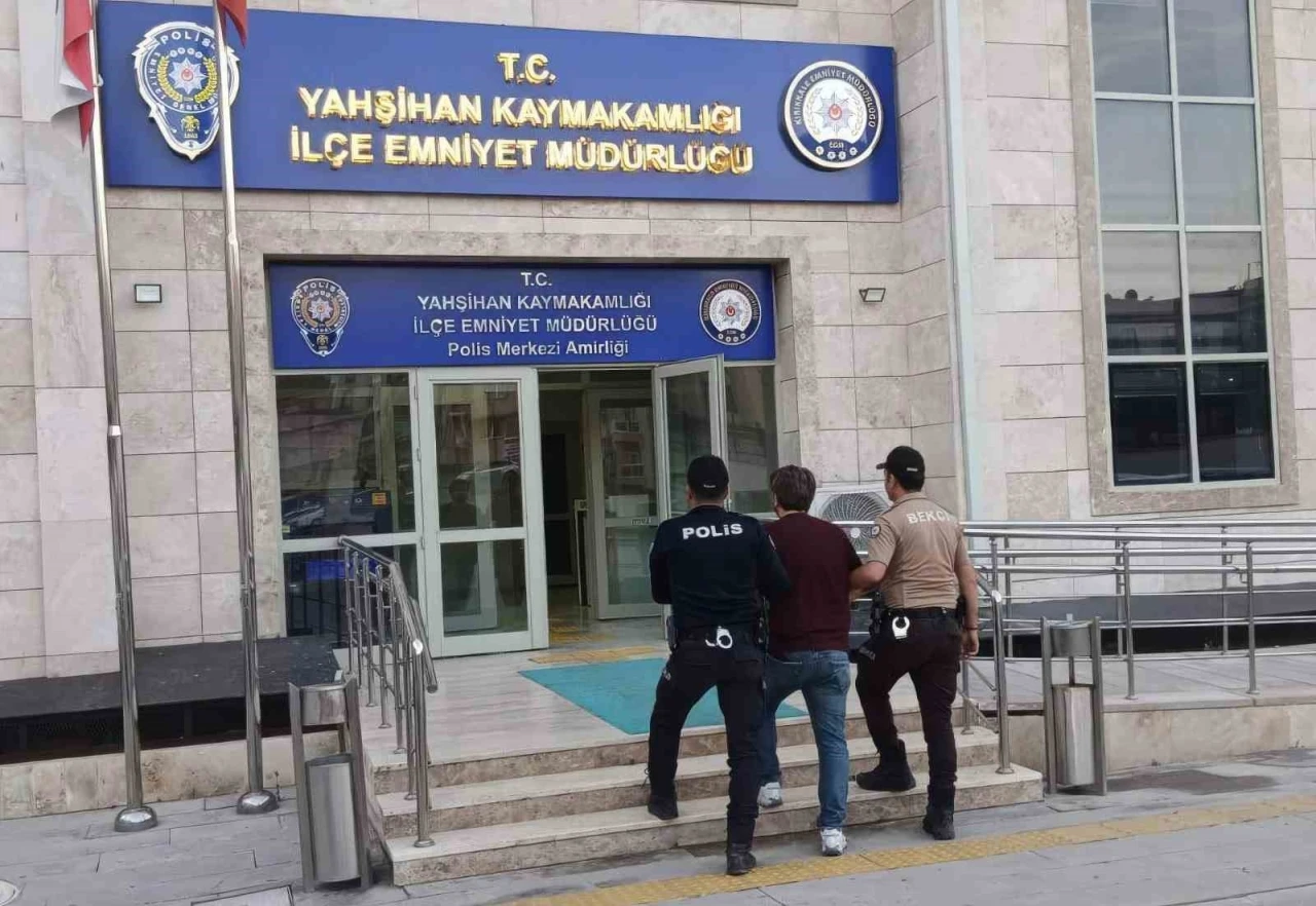 Kırıkkale&rsquo;de &rsquo;karşılıksız &ccedil;ek&rsquo; su&ccedil;undan aranan şahıs yakalandı
