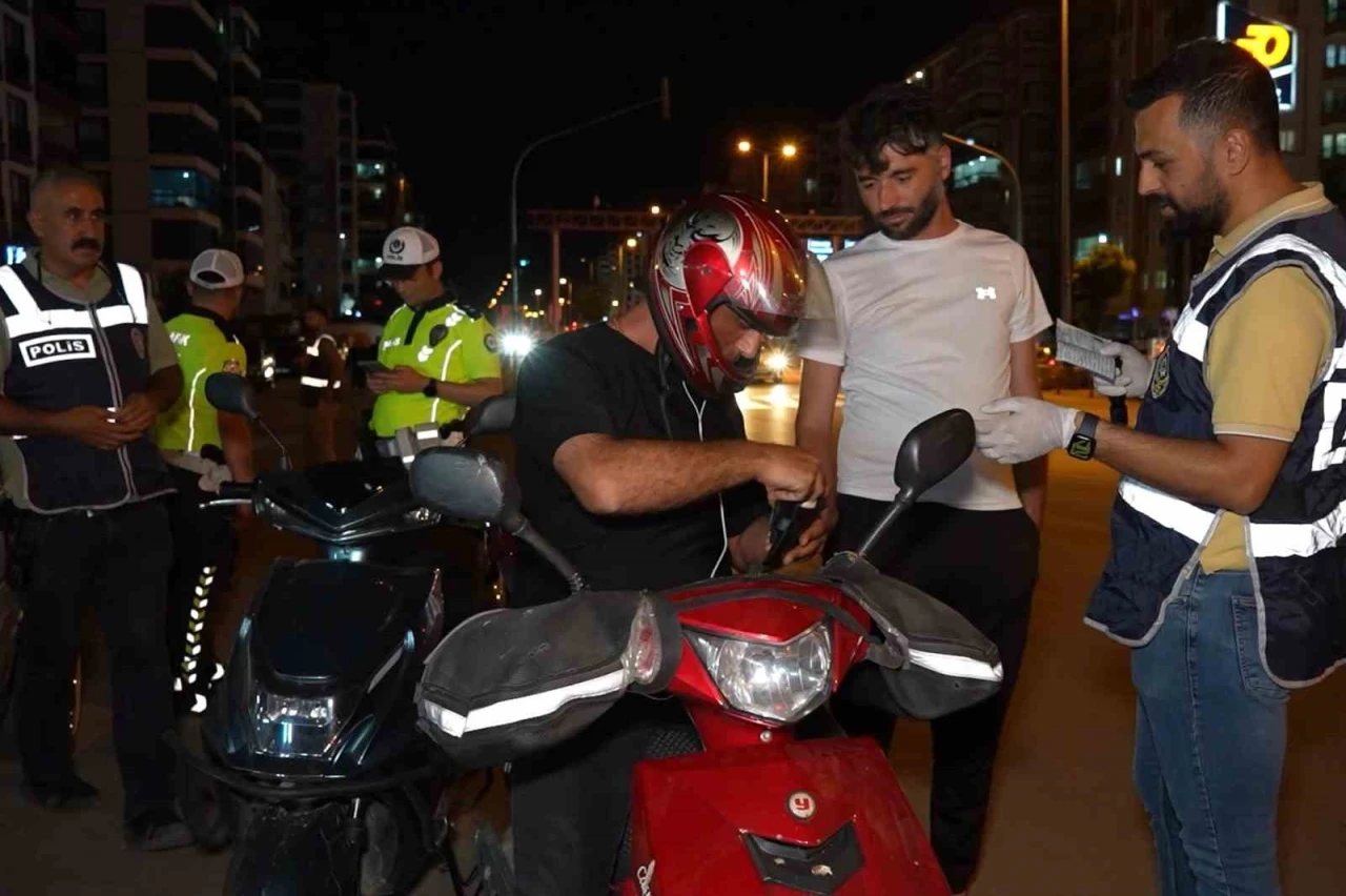 Kırıkkale’de trafik ekiplerinden motosiklet sürücülerine sıkı denetim

