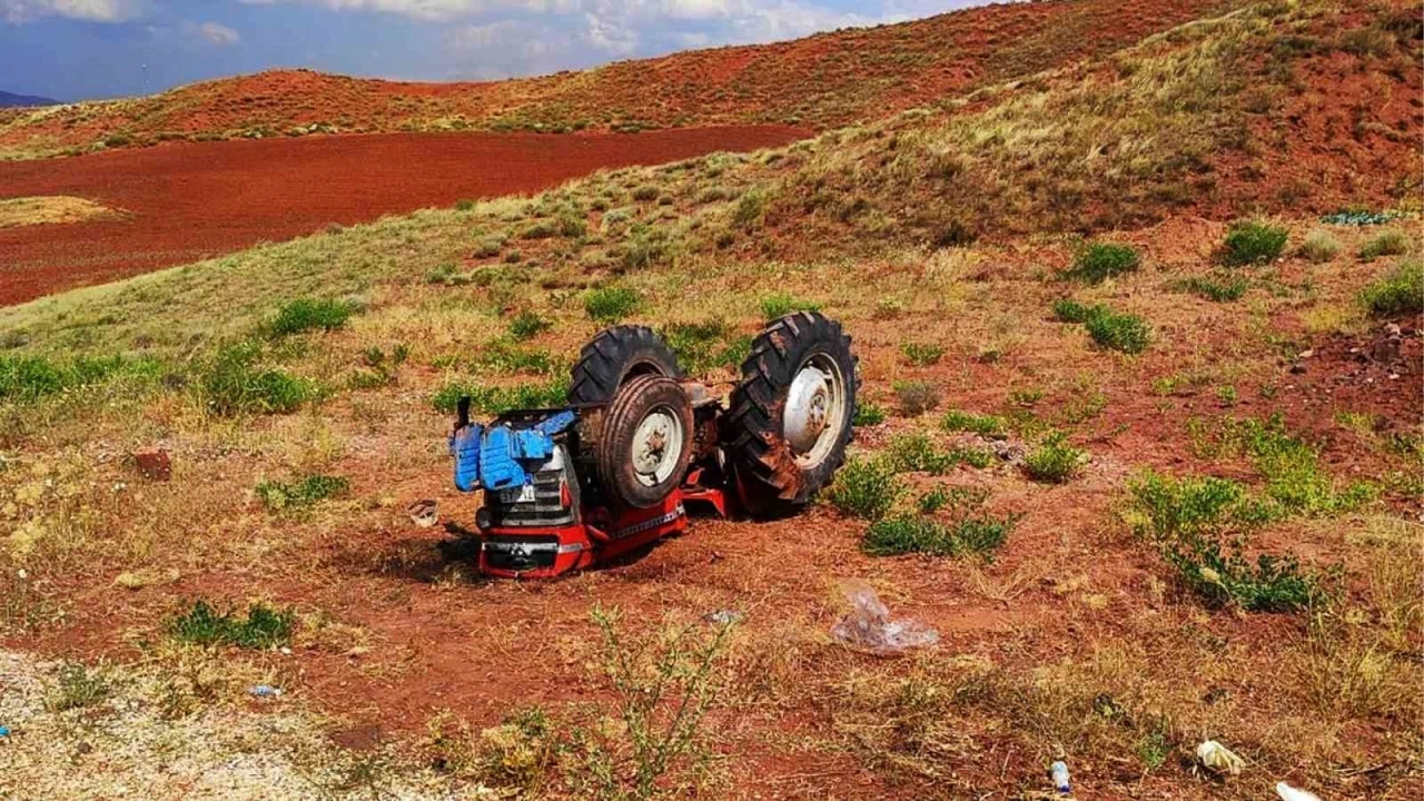 Kırıkkale’de traktör kazası: Sürücü hayatını kaybetti, eşi ağır yaralandı
