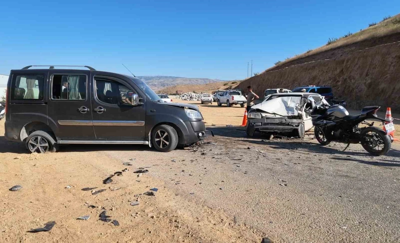 Kırıkkale&rsquo;de zincirleme kaza: 5 yaralı
