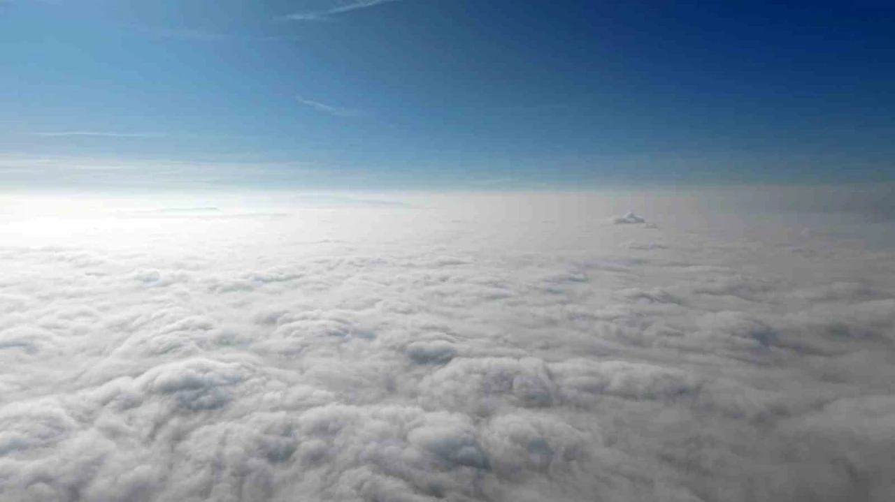 Kırıkkale sisle kaplandı, manzara dronla g&ouml;r&uuml;nt&uuml;lendi
