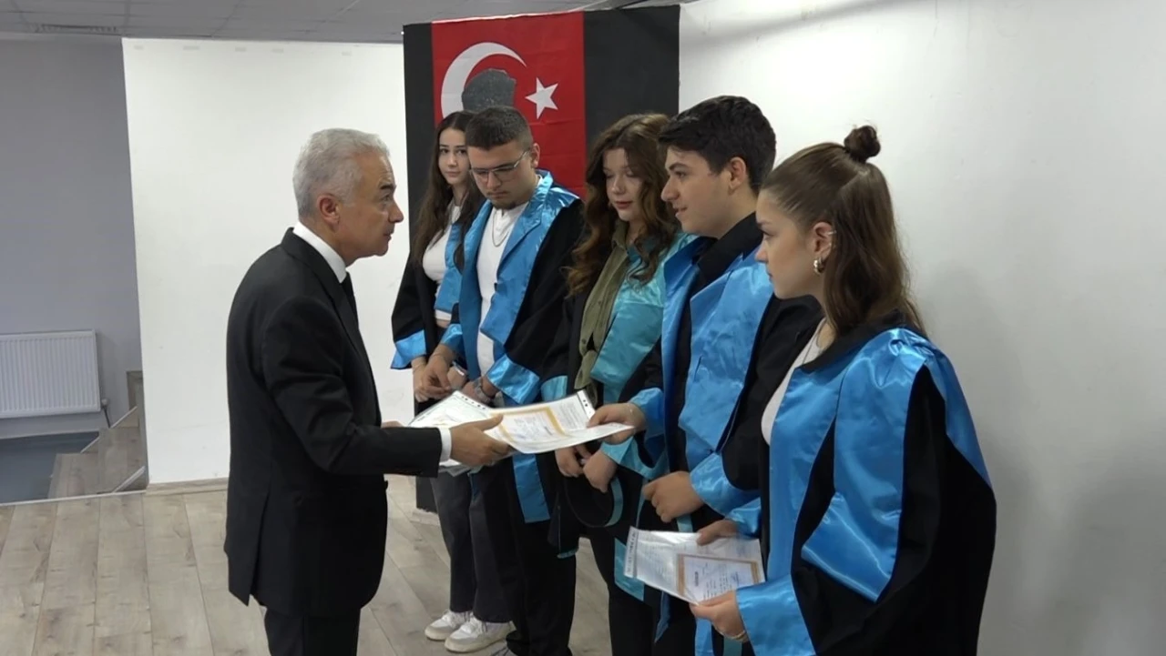 Kırklareli’nde karne heyecanı: 52 bin 152 öğrenci karne aldı
