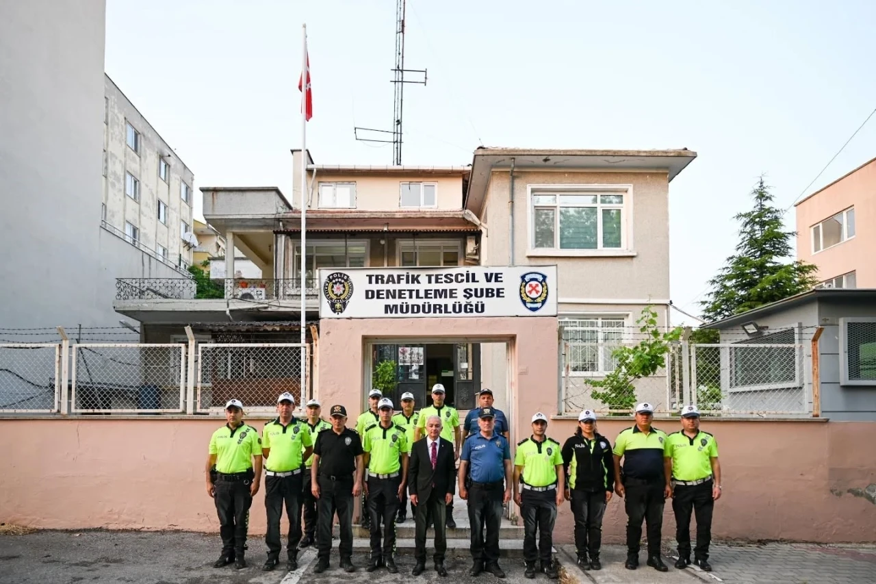 Kırklareli Valisi Turan, bayram öncesi emniyet mensupları ile bir araya geldi
