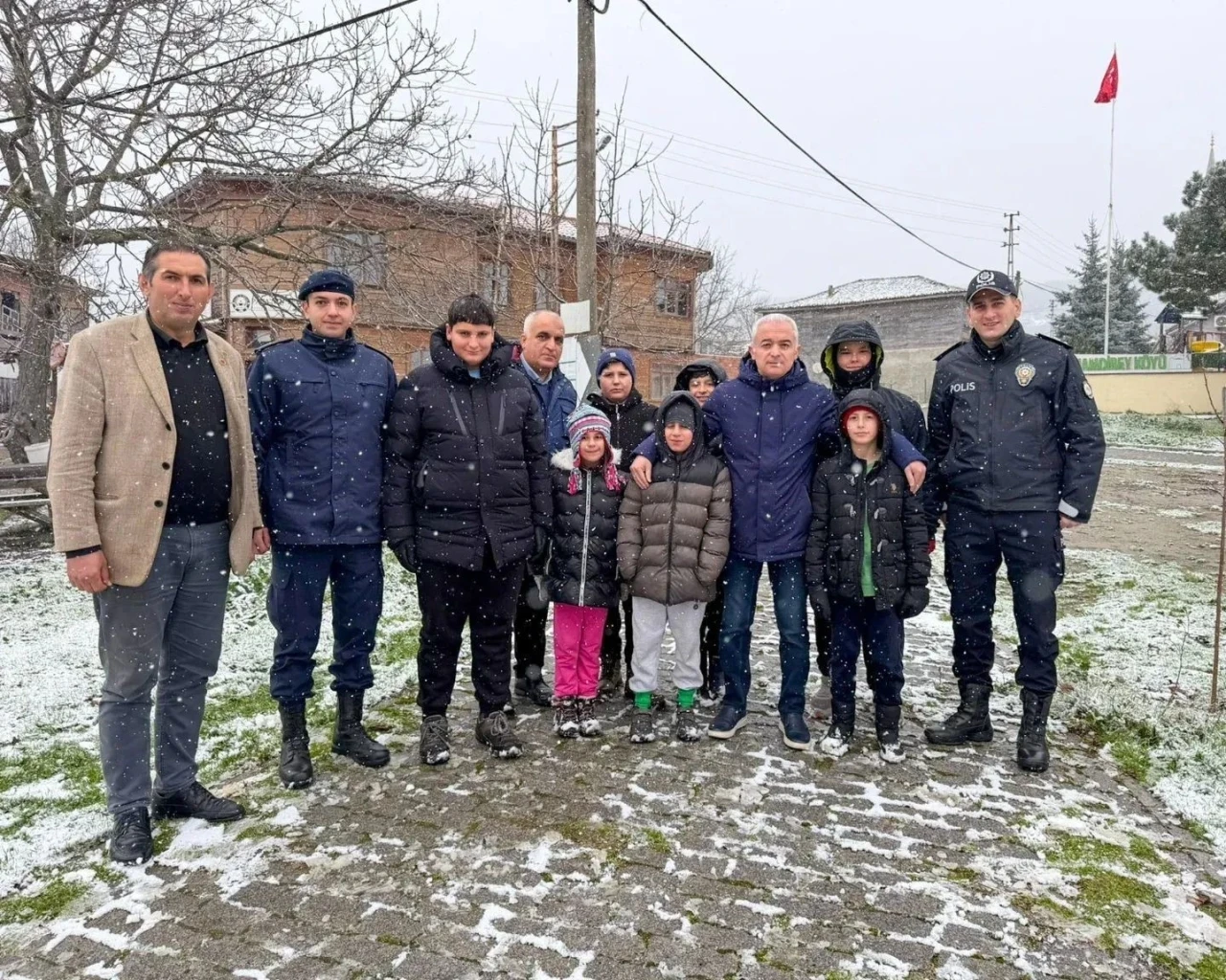 Kırklareli Valisi Turan, Hamdibey k&ouml;y&uuml; sakinleriyle bir araya geldi
