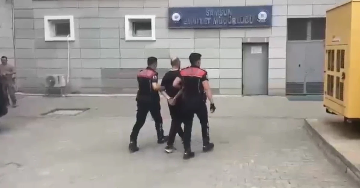 Kırmızı b&uuml;ltenle aranan firari ile uyuşturucu h&uuml;k&uuml;ml&uuml;s&uuml; yakalandı
