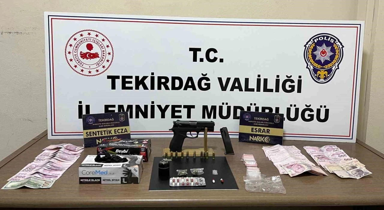 Kırmızı b&uuml;ltenle aranan uyuşturucu taciri Tekirdağ&rsquo;da yakalandı
