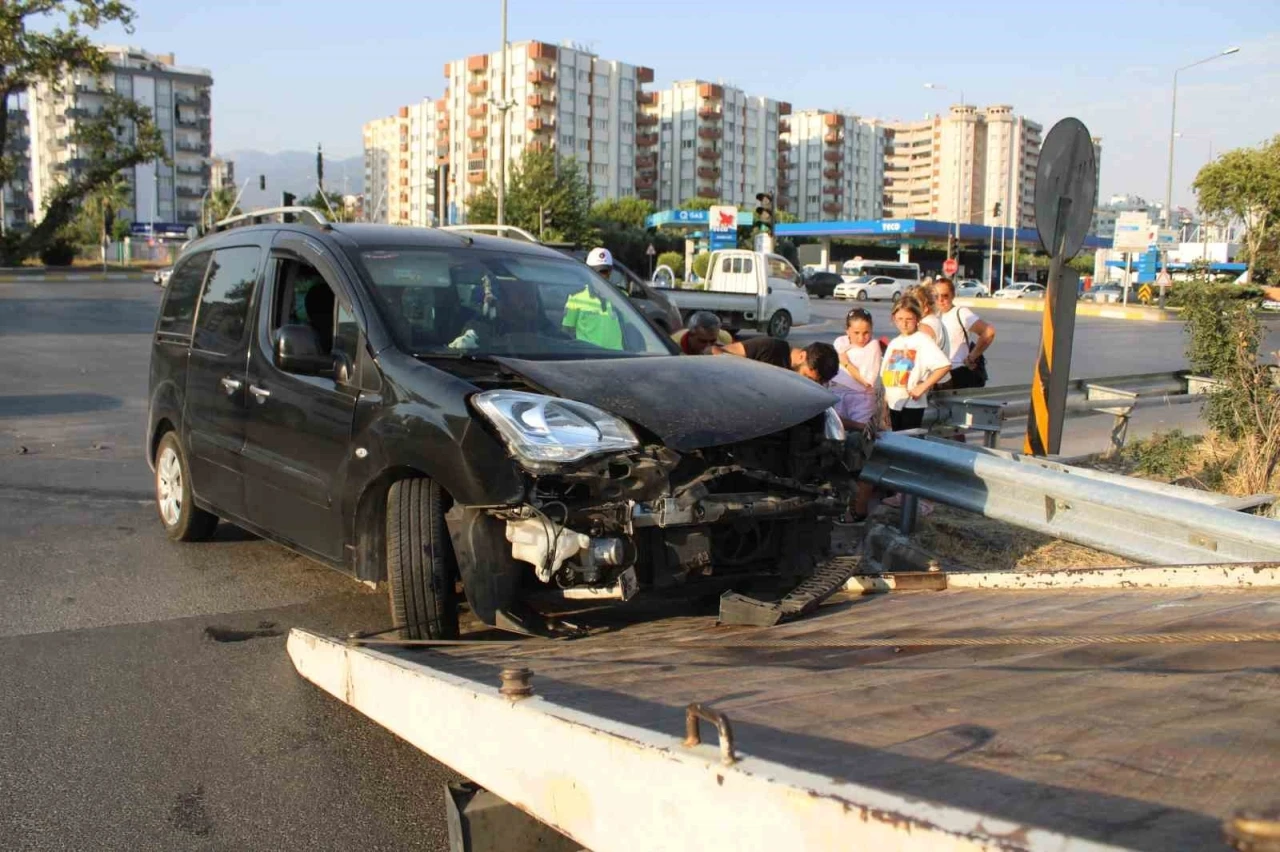 Kırmızı ışık ihlali kaza getirdi: 1 yaralı
