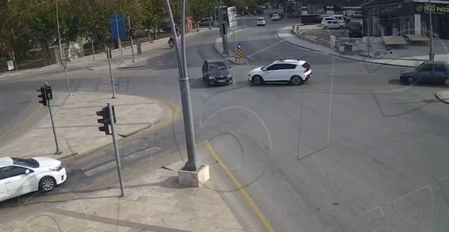 Kırmızı ışıkta geçen otomobile 2 bin 167 TL para cezası kesildi
