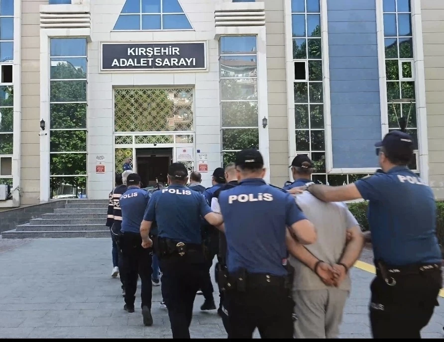 Kırşehir&rsquo;de 10 milyon liralık iş yeri hırsızlığında 5 ş&uuml;pheli tutuklandı
