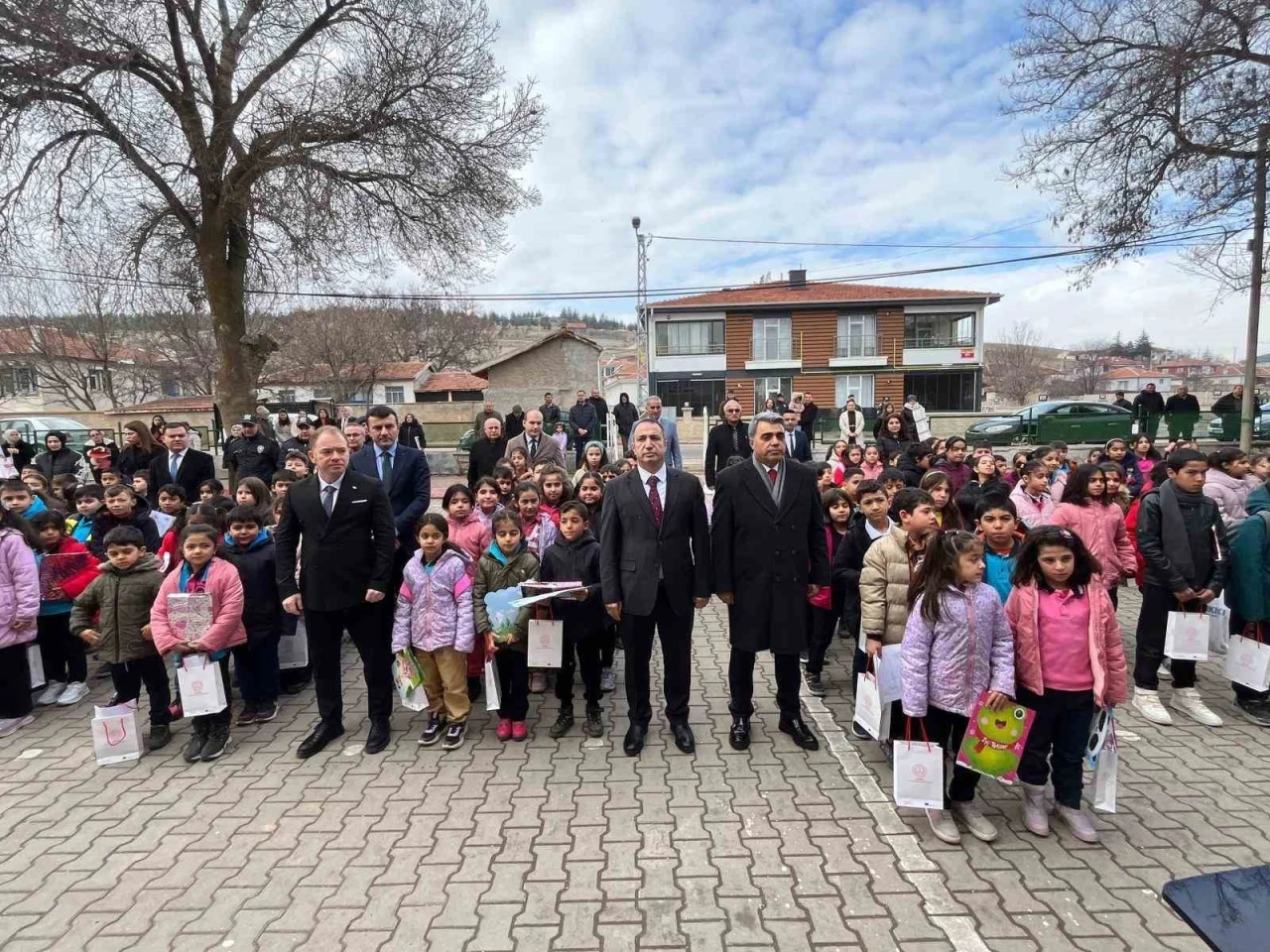 Kırşehir&rsquo;de 45 bin 941 &ouml;ğrenci karne heyecanı yaşadı
