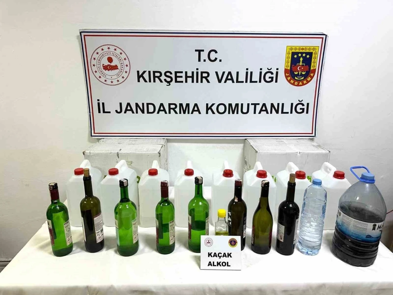 Kırşehir&rsquo;de 48 litre ka&ccedil;ak alkol ve el yapımı i&ccedil;ki ele ge&ccedil;irildi
