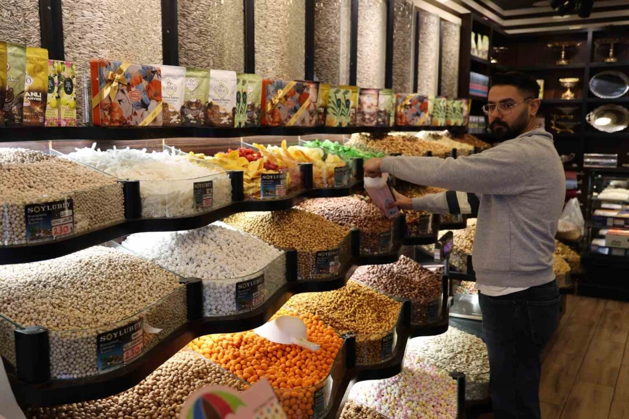 Kırşehir&rsquo;de kuruyemiş&ccedil;iler, yılbaşında zam yapmayacak
