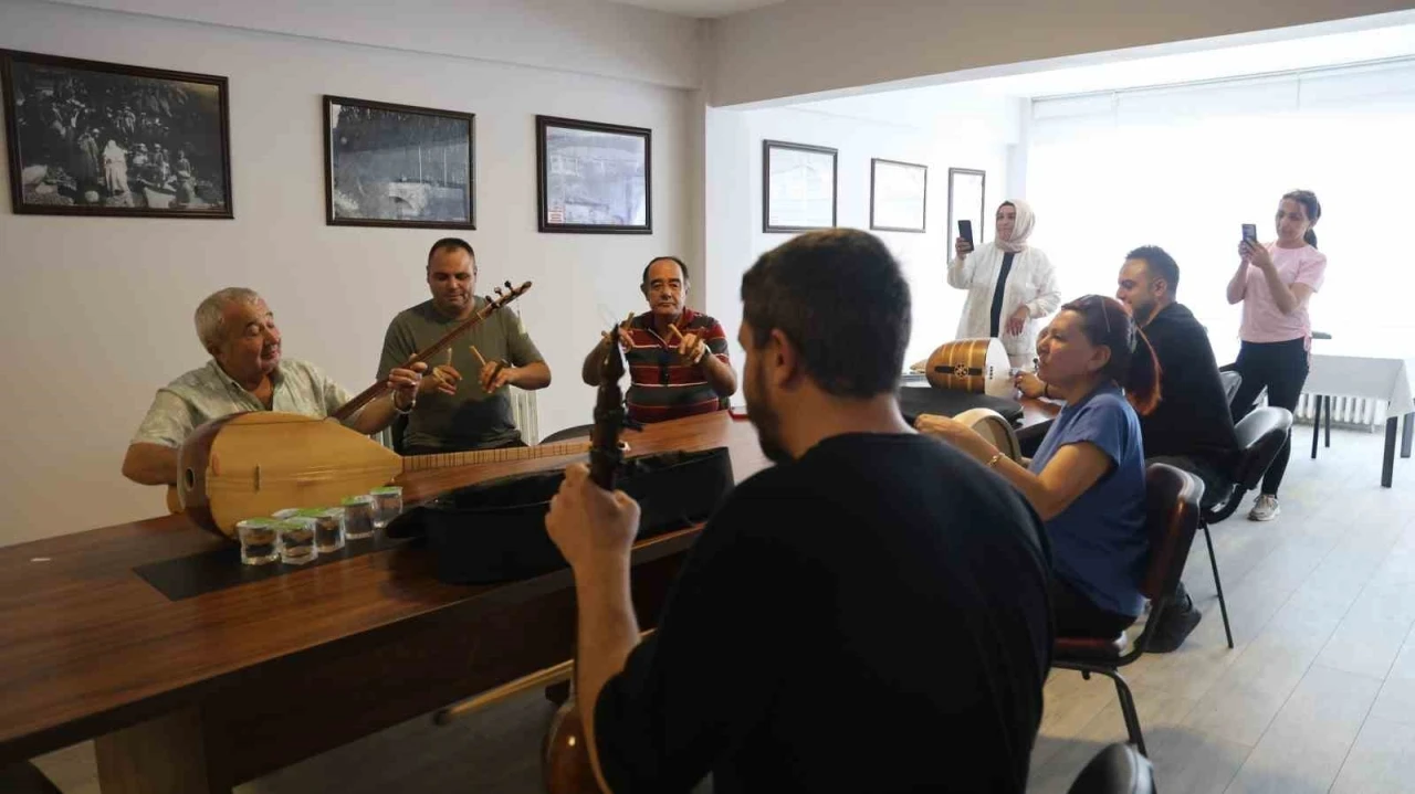 Kırşehir’de &quot;Eski Dostlar Müzik Topluluğu&quot; kuruluyor: Gençlere hem eğitim hem ilham
