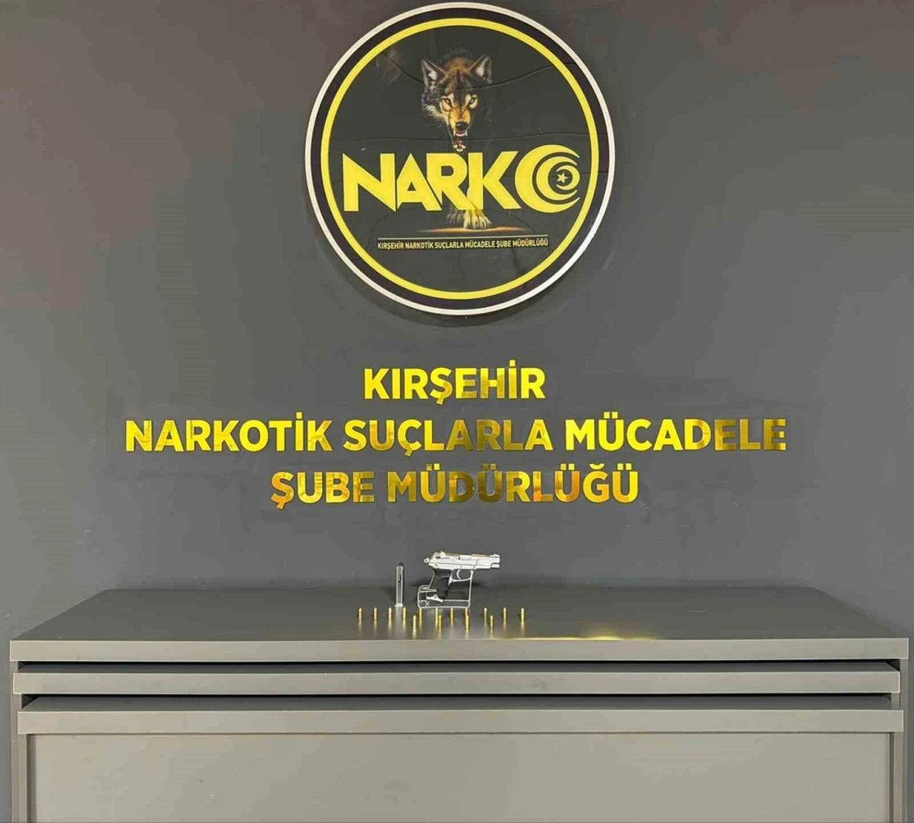 Kırşehir&rsquo;de ruhsatsız tabanca, şarj&ouml;r ve fişek ele ge&ccedil;irildi
