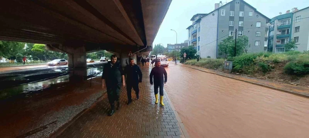 Kırşehir&rsquo;de saatte metrekareye 56,4 kilogram yağış d&uuml;şt&uuml;
