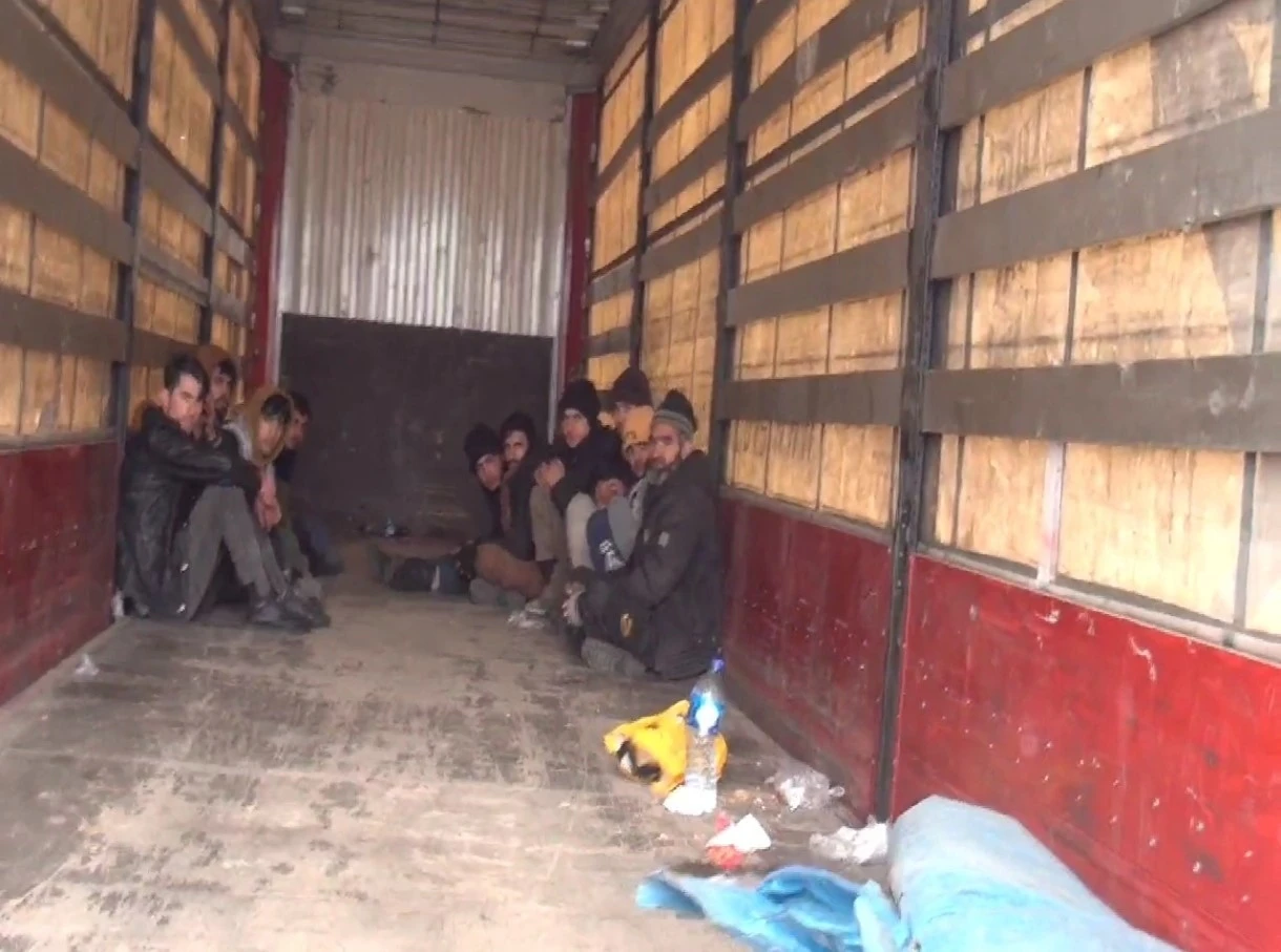 Kırşehir’de tırda 11 düzensiz göçmen yakalandı