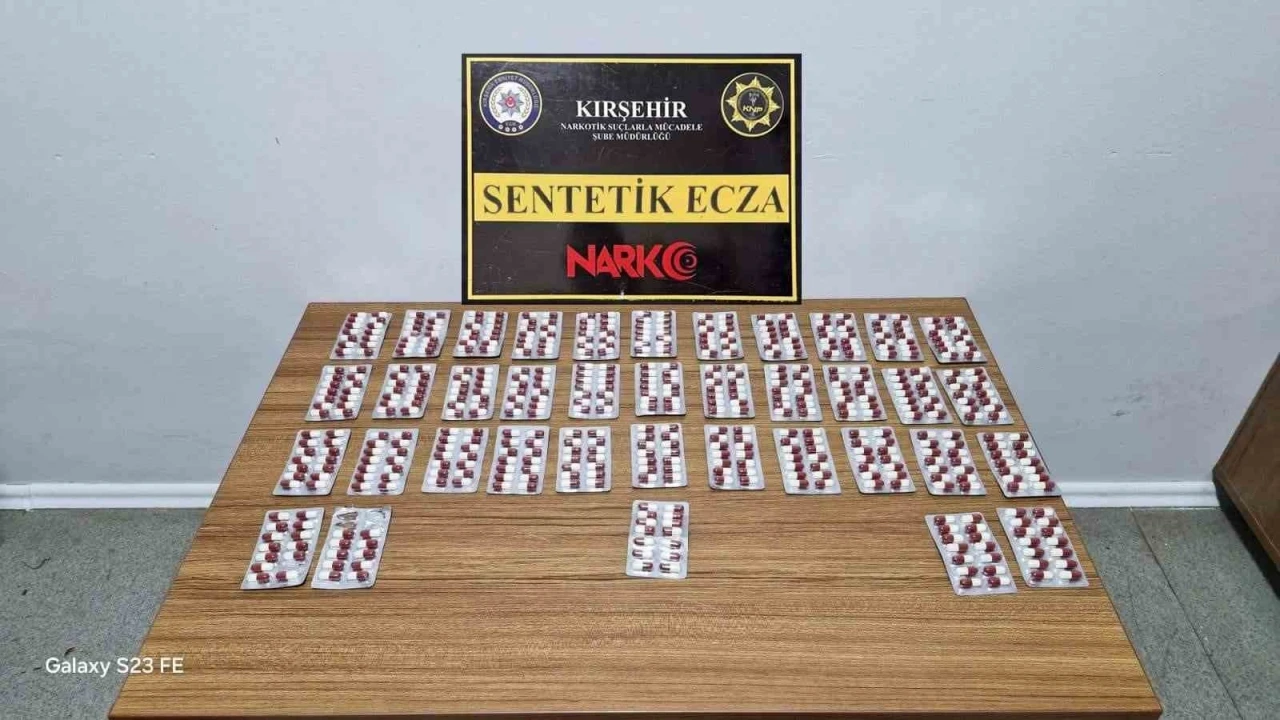 Kırşehir’de uyuşturucu operasyonu: 527 adet sentetik hap ele geçirildi
