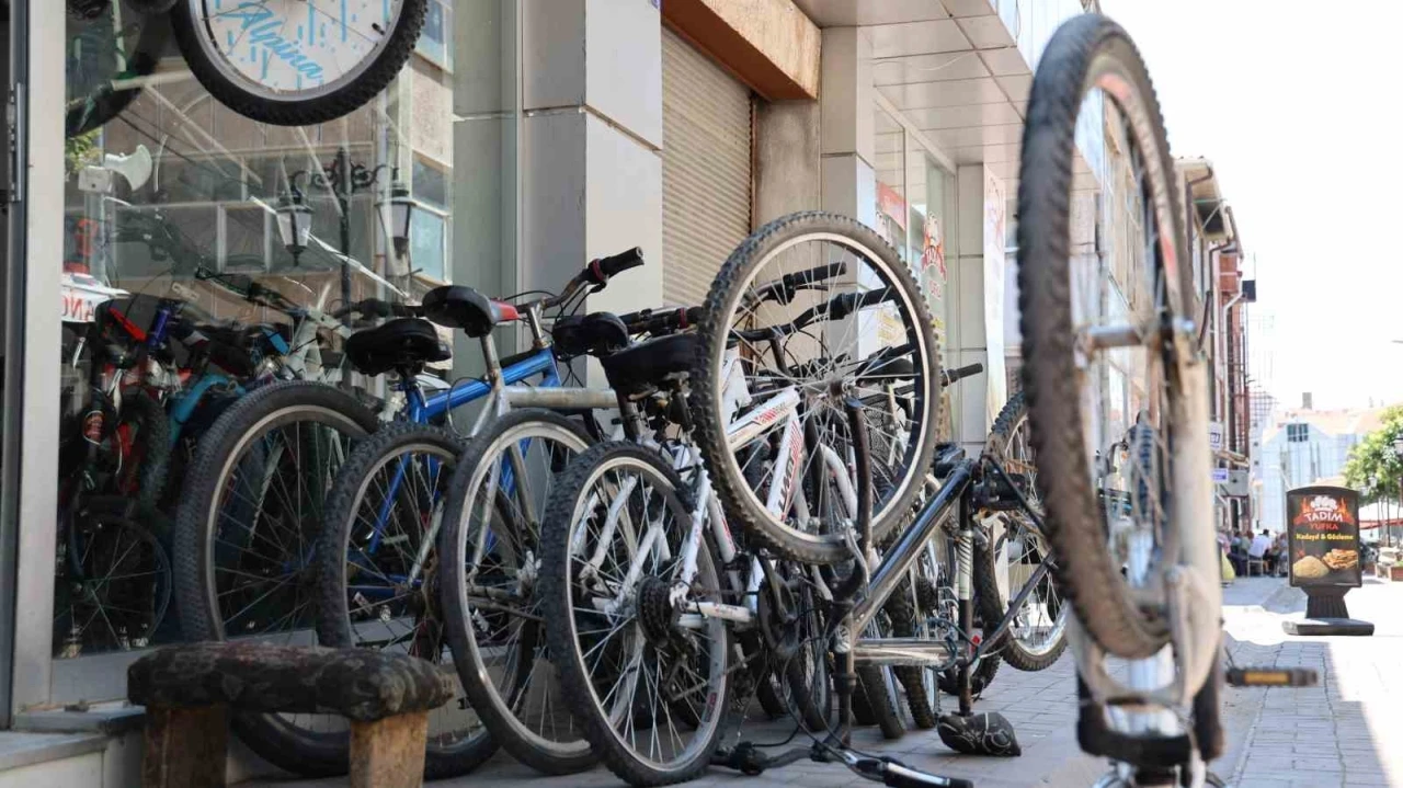 Kırşehir&rsquo;de yaz sezonu bisiklet satış ve kiralamalarını hareketlendirdi
