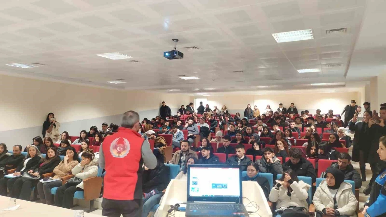 Kırşehir emniyeti 4 bin 441 öğrenciyi bilgilendirdi
