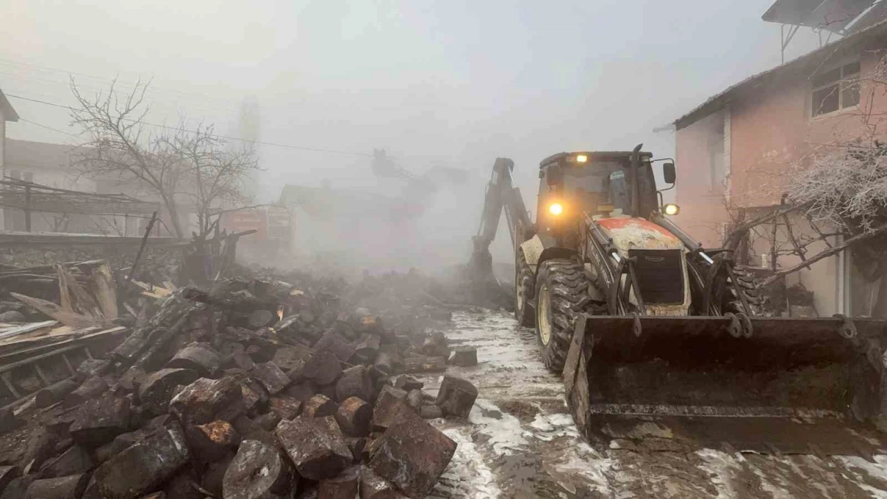 Kış ortasında evsiz kaldılar
