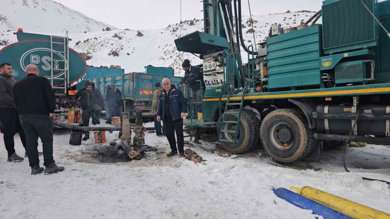 Kış ortasında i&ccedil;me suyu sorunu: Mahallenin suyu kurudu, belediye sondaj &ccedil;alışması başlattı
