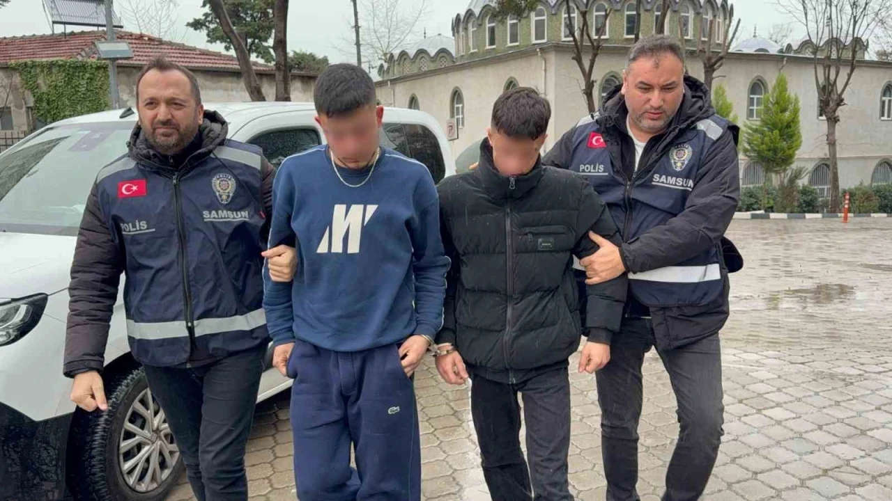 Kız meselesinden bı&ccedil;aklı kavgada 2 kişi hastanelik oldu
