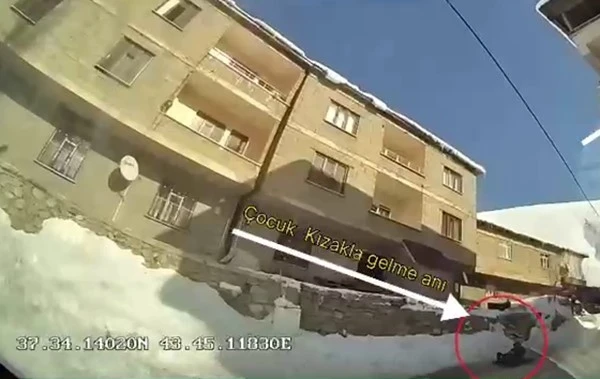 Kızakla kayarken otob&uuml;s&uuml;n altına giren &ccedil;ocuk hayatını kaybetti
