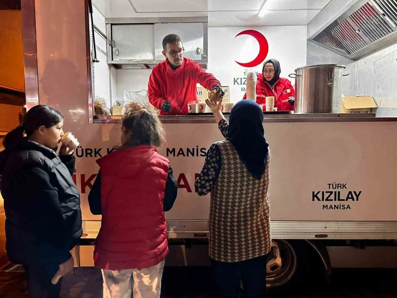 Kızılay&rsquo;dan Mira&ccedil; Kandili&rsquo;nde 2 bin 500 kişiye ikram
