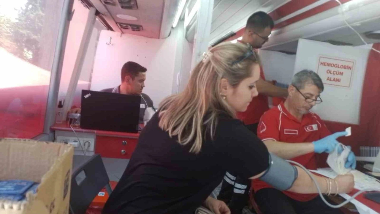 Kızılay&rsquo;dan sıcaklara karşı akşam mesaisi
