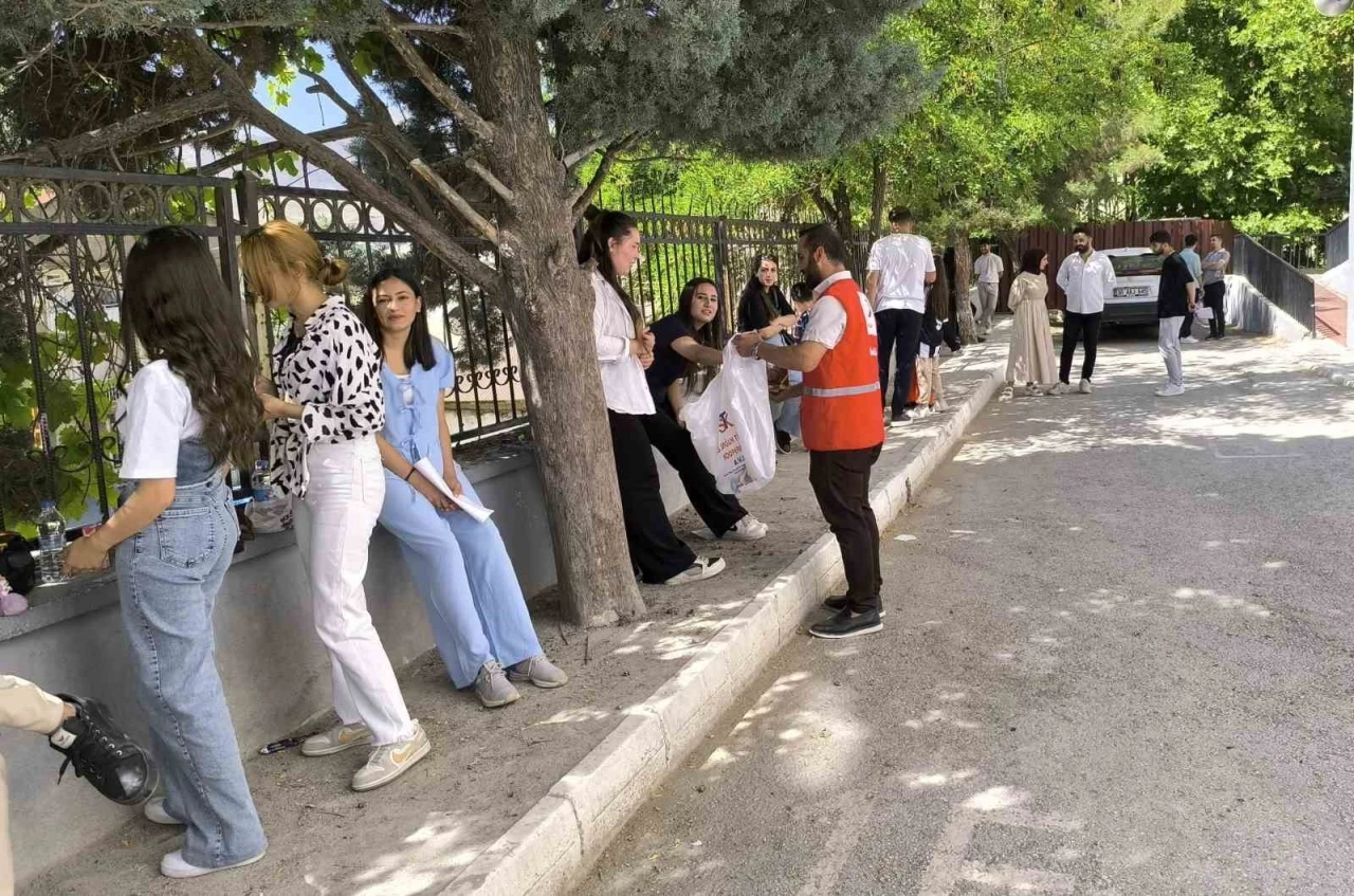 Kızılay’dan YKS adaylarına moral desteği
